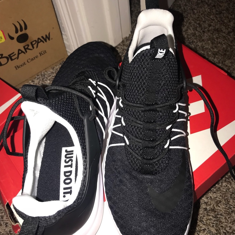 Women’s Darwin Nike Shoes